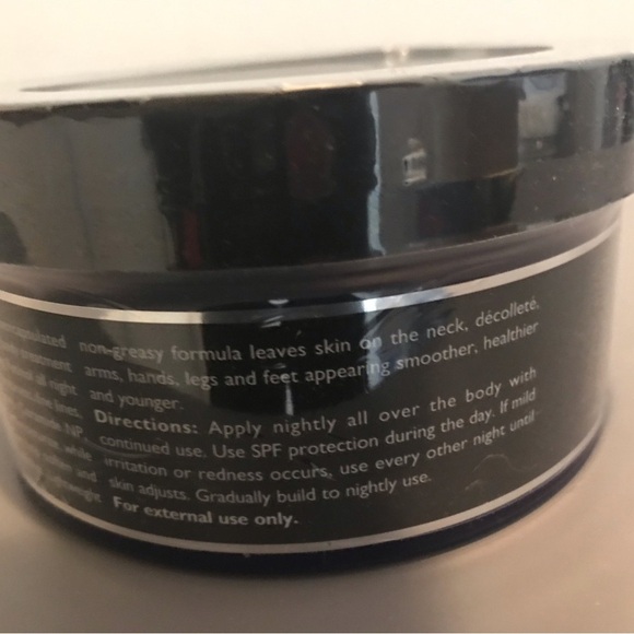 Peter Thomas Roth Retinol Fusion PM Body Moisturizing Treatment - Black - Picture 2 of 4